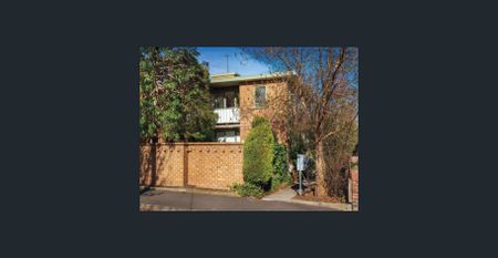 HUGE TWO BEDROOM TOP FLOOR APARTMENT WITH AMAZING CITY VIEWS - Photo 4