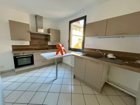 Place de la victoire très beau duplex avec 2 places de stati - Photo 3