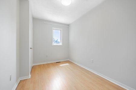 For Lease - 5602 Cortina Crescent, Mississauga, Ontario - Photo 3