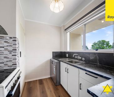 Sunny Retreat in a Peaceful New Lynn Cul-de-Sac - Photo 3