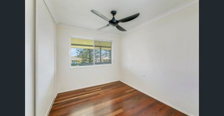 Stylish Bargara Home Moments from the Beach - Photo 4