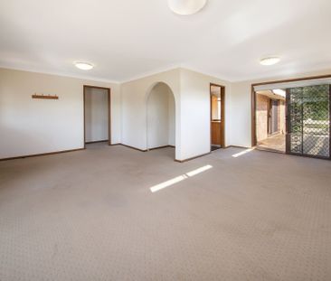 Bright & Sunny Family Home - Photo 2