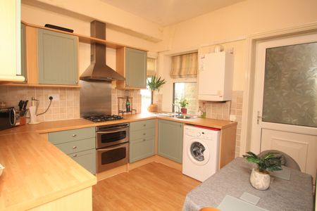 2 bedroom terraced house to rent - Photo 2