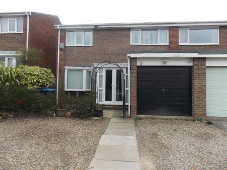 3 bedroom semi-detached house to rent - Photo 5