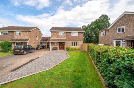 4 Bedroom House - Barnes Close, West Wellow - Photo 2