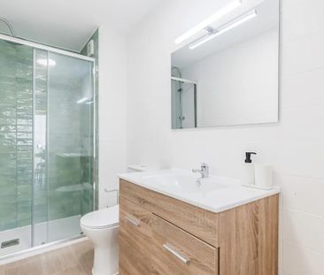 Carrer de Miguel Servet, Valencia, Valencian Community 46015 - Photo 2