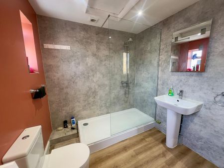 1 bedroom in a house share to rent - Photo 4