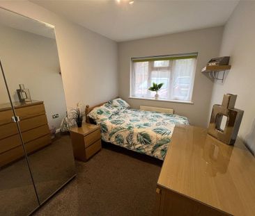House of multiple occupation to rent - Photo 3