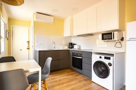 Travessia de Sant Antoni, Barcelona, Catalonia 08012 - Photo 4