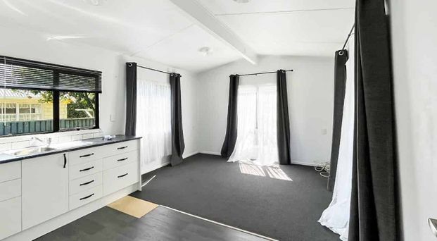 WEST END- 1 BEDROOM - Photo 1