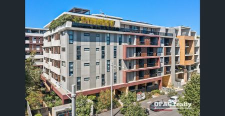 MODERN APARTMENT CLOSE TO ALL AMENITIES - Photo 5