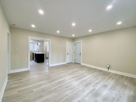 For Lease - 2520 Bloor Street Unit# 9, Toronto, Ontario - Photo 2