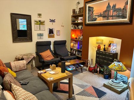 1 bedroom Flat To Let - Photo 2