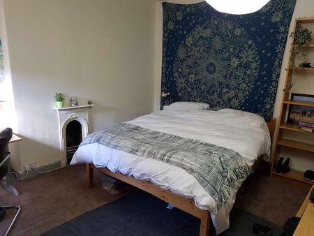 Lovely Mystical Didsbury Street Room 5 - Photo 4