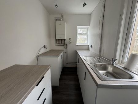 2 bedroom semi-detached house to rent - Photo 3