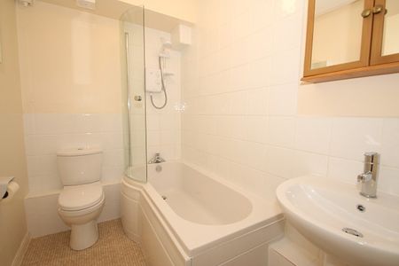 Oriental Road, Woking - Photo 5