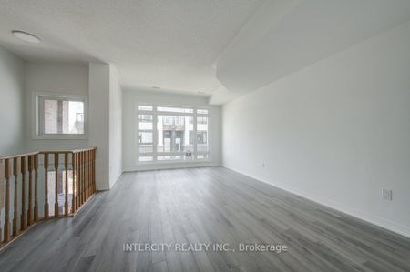 Townhouse For Lease | X8128126 - Photo 4