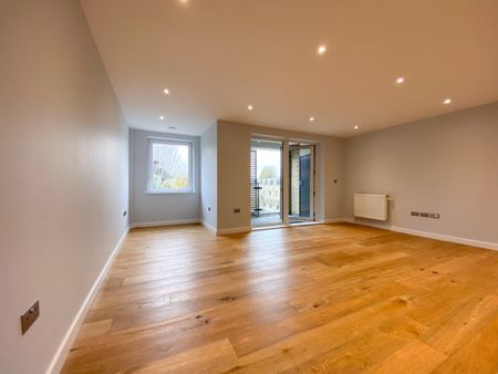 2 Bed Flat, Commerell Street, SE10 - Photo 2
