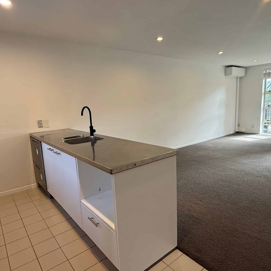 When location is everything! - Photo 1