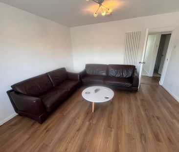 4 Bed Flat, Longberrys, NW2 - Photo 1