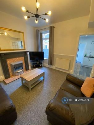 4 bedroom terraced house to rent - Photo 1