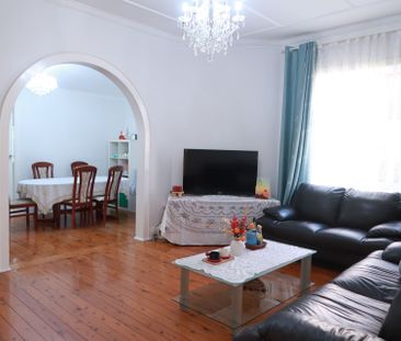 New Renovated 4 Spacious Bedrooms with Sunroom - Photo 1