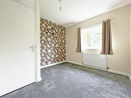 3 bedroom Semi-detached house to rent - Photo 3