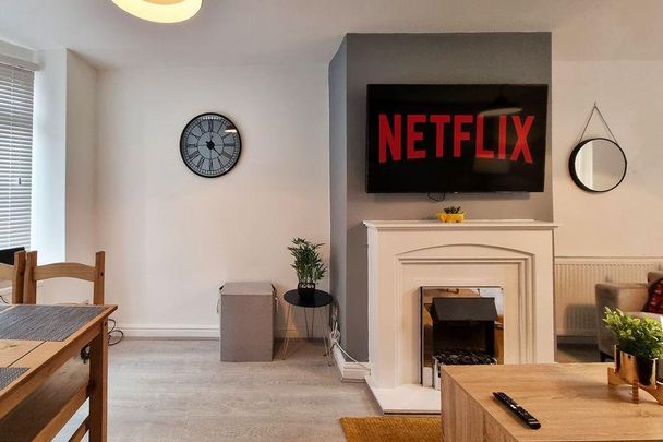 3 bedroom semi-detached house to rent - Photo 1