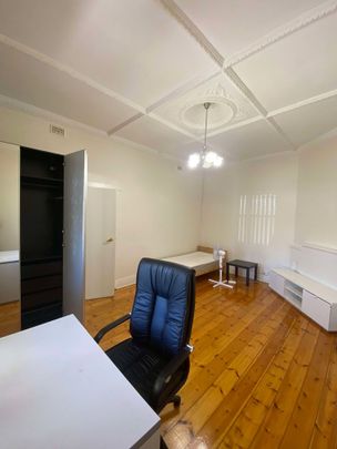 2-bedroom shared house / townhouse, Bagot Avenue - Photo 1