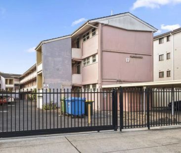 UNBEATABLE PRICE, WALK TO STATION! - Photo 2