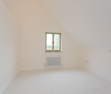 3 bedroom detached house to rent - Photo 2