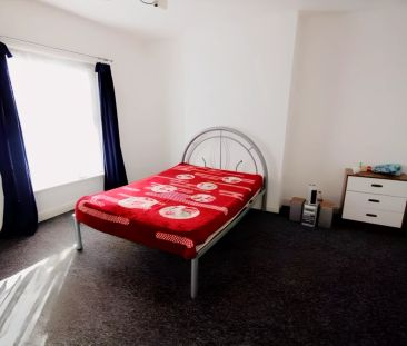 2 Bed 1 Bath - Photo 2