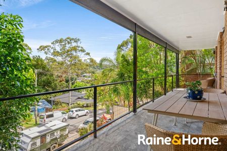 Large Family Home with Serene views - Photo 4