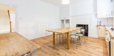 Bright and Stylish One-Bedroom Period Flat to Rent on Mornington Terrace - Photo 3