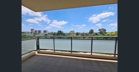 Contemporary And Spacious Apartment, Excellent Location - Close to all Amenities - Photo 3