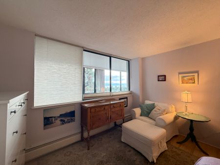 Stunning South-Facing-Ocean View Concrete Building - 1 Bedroom/DEN, 1 Bathroom (Option Furnished) - Photo 5