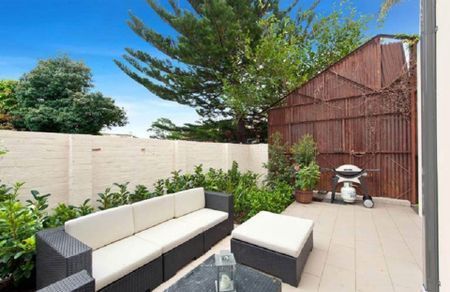 Modern Townhouse &ast;&ast; Available Now &ast;&ast; - Photo 5