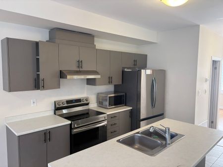 For Lease - 2 Malone Lane, Clarington, Ontario - Photo 4