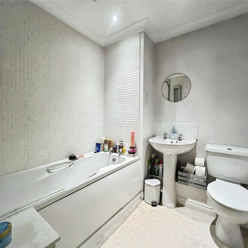 2 bedroom house to rent Mountbatten Drive, Sprowston, NR6 - Photo 1