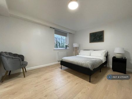 1 bedroom in a house share to rent - Photo 2