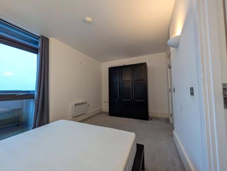 2 bedroom penthouse to rent - Photo 3