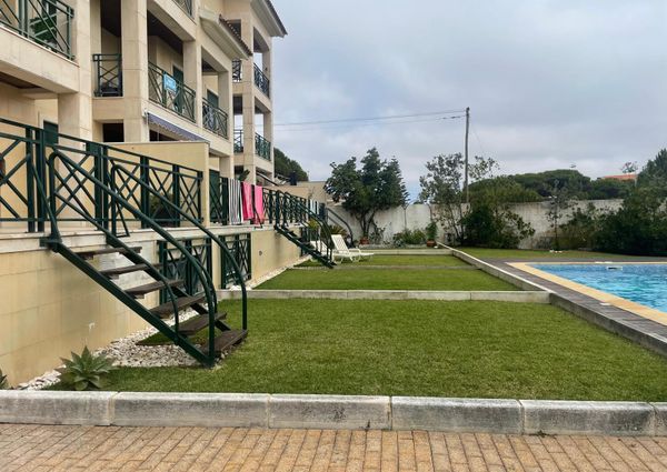 Apartamento T2 em empreendimento com piscina na Praia da Barra.