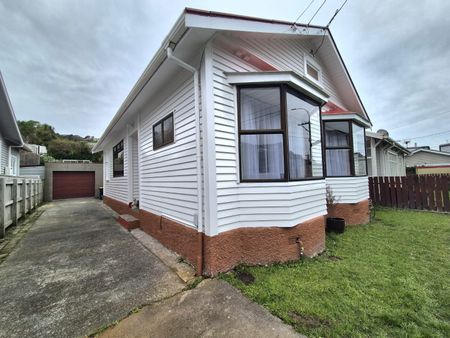 Charming 2-Bedroom Home in the Heart of Island Bay - Photo 2