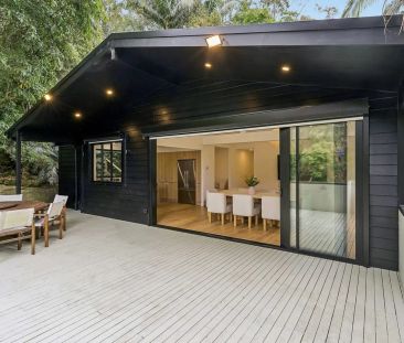 Beautifully renovated serene family home - Photo 2