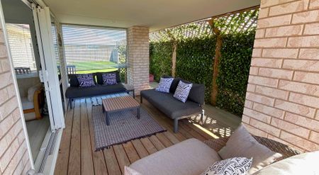 Fully Furnished Executive Home - Photo 4