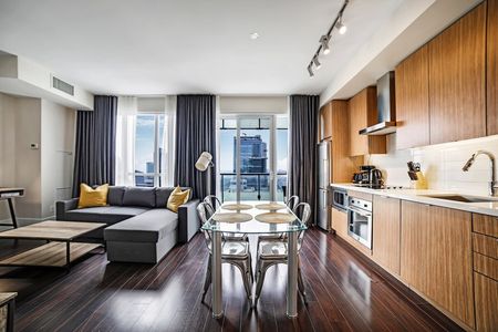 Front Street West - Photo 2