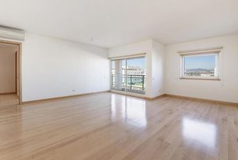 3 Bedroom Apartment with a view, Fórum Oeiras, Oeiras