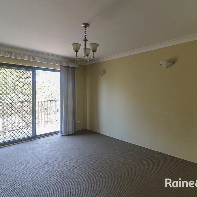 Spacious 2 Bedroom in Prime Location ! - Photo 1