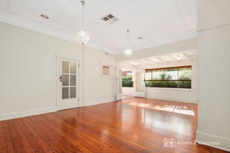 THE CEDAR - CHARACTER, SPACE AND CENTRAL CONVENIENCE - Photo 4