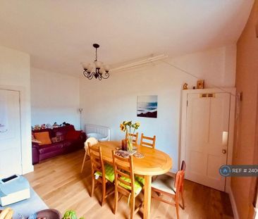 2 bedroom maisonette to rent - Photo 2